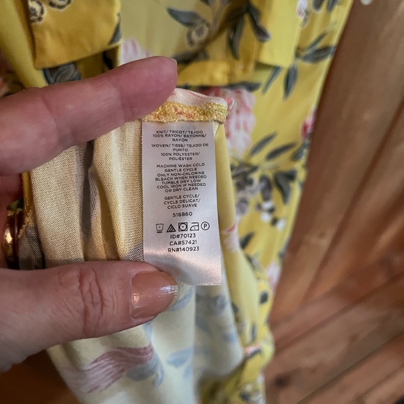 LOFT Button Down Sleeveless Shirt - Picture 3 of 3